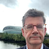 Paul Johnston, Caskieben